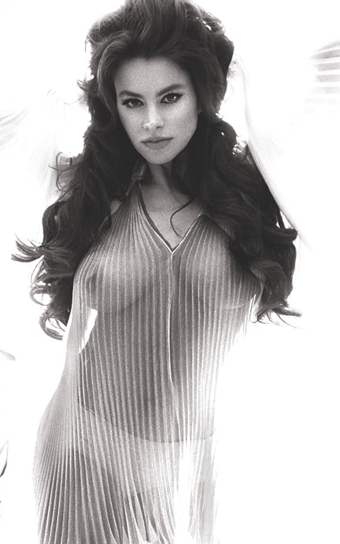 Девушки в просвечивающихся нарядах