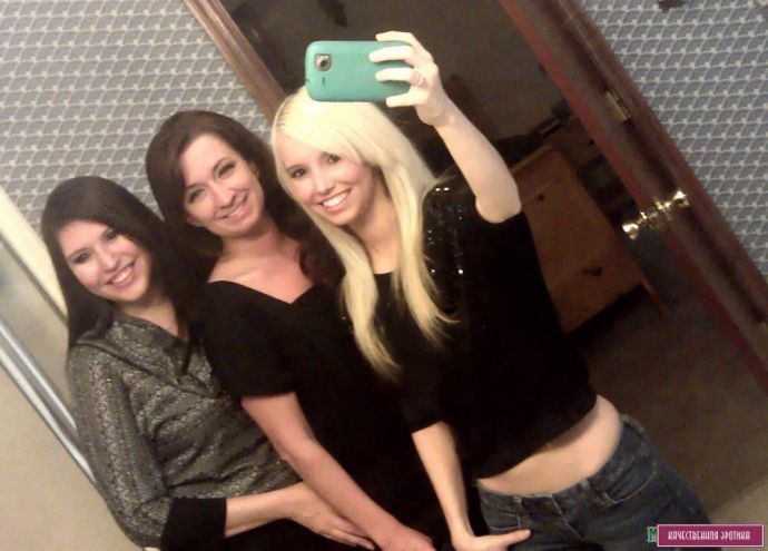 Домашние фото одной блондинки