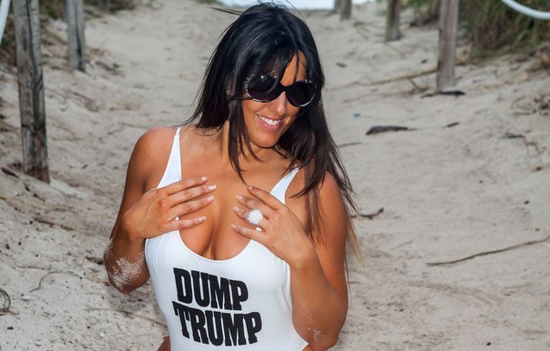 На тему выборов в США - Клаудия Романи в купальнике