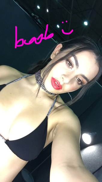 Похвасталась сиськами - Чарли Экс-си-экс