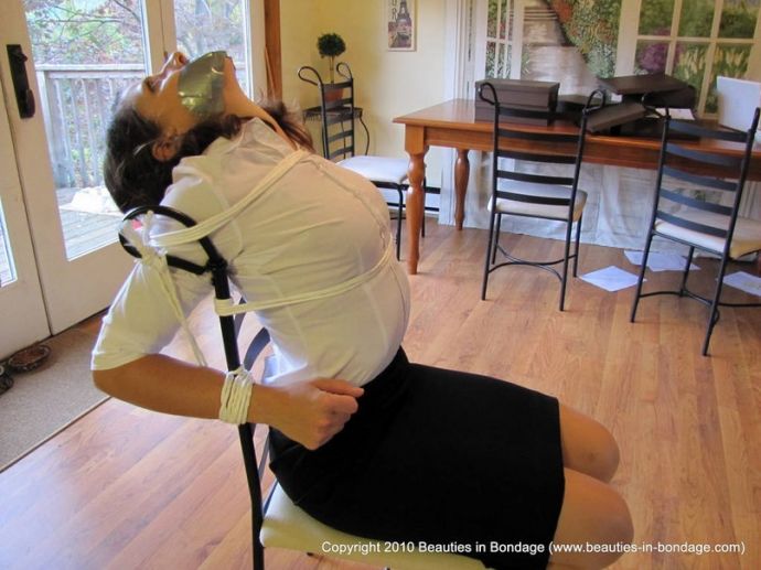 БСДМ со связанными рабынями
