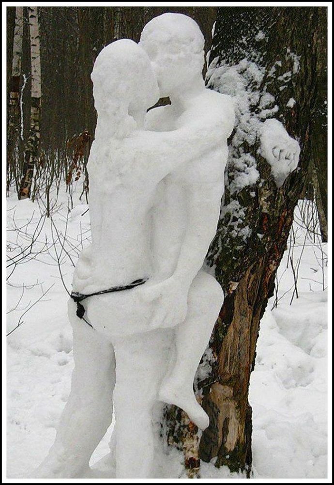 Девушка голышом в туалет (порно приколы)