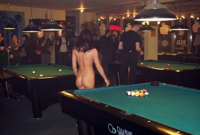 Голые люди в общественных местах