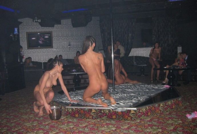 Голые люди в общественных местах