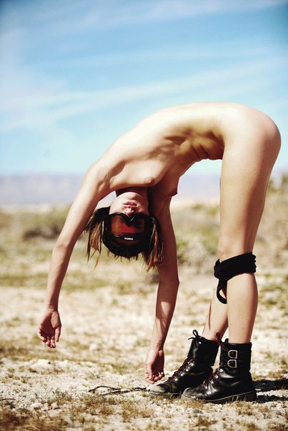 Жаркое лето - Голая Оливия Норт