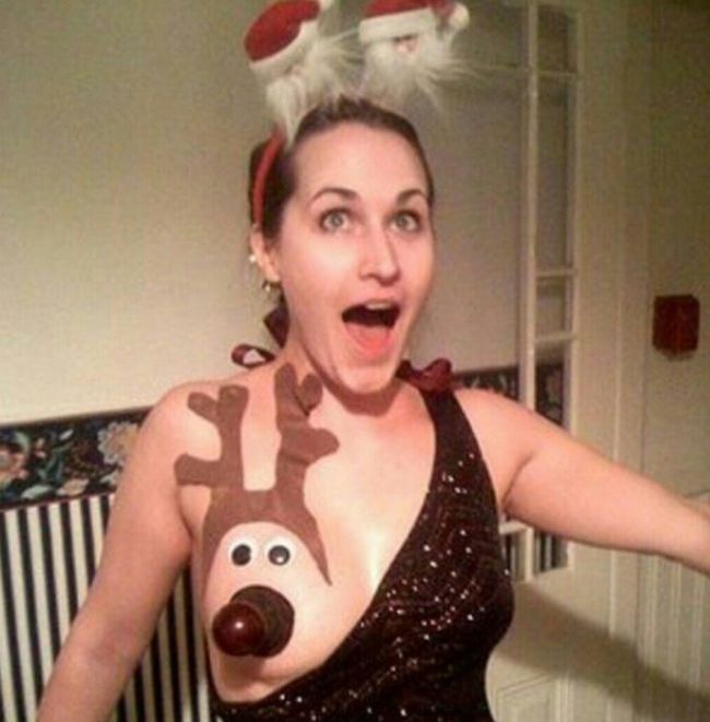 Откровенные рождественские наряды от женщин