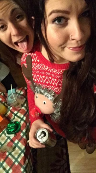 Откровенные рождественские наряды от женщин