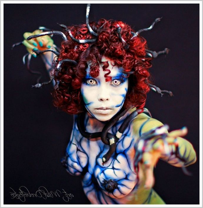 Стройные дамы с боди артом на теле особенно прелестны