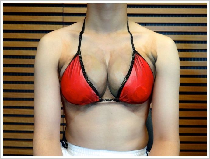 Стройные дамы с боди артом на теле особенно прелестны