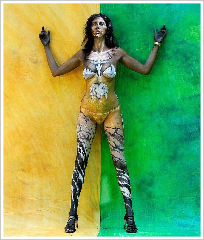 Стройные дамы с боди артом на теле особенно прелестны