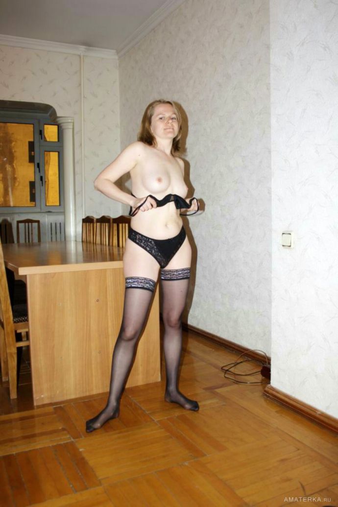 Студентка устроила стриптиз на экзамене в кабинете