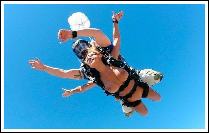 На порно приколах тётки разукрашивают свои письки или симпатичные титьки