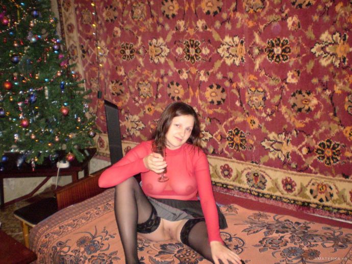 Новый Год в деревни баба отмечает без трусиков