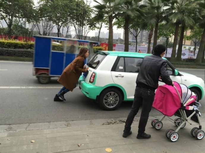 Женщина способная на многое, чтобы сэкономить на эвакуаторе