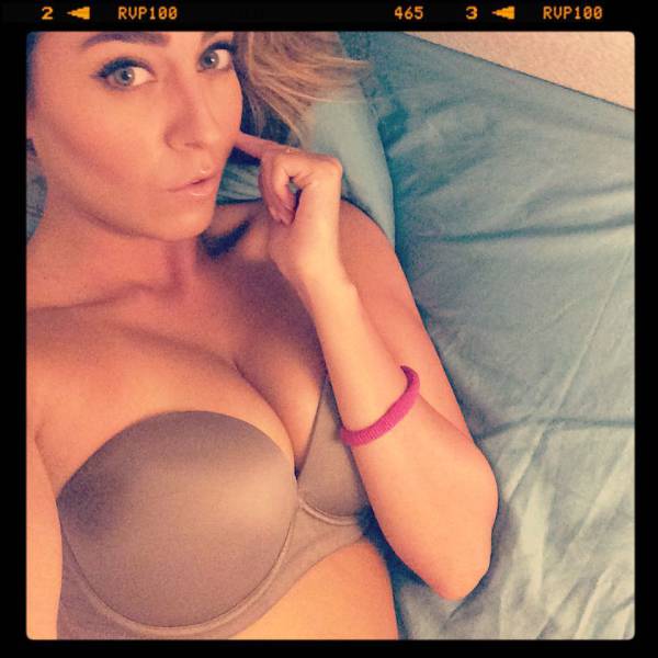 Итальянской модели придется выполнить оральный секс Итальянской модели придется выполнить оральный секс