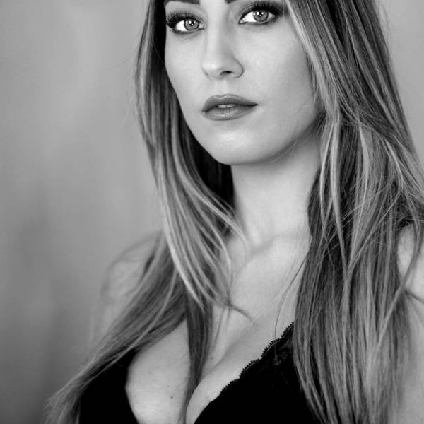 Итальянской модели придется выполнить оральный секс Итальянской модели придется выполнить оральный секс