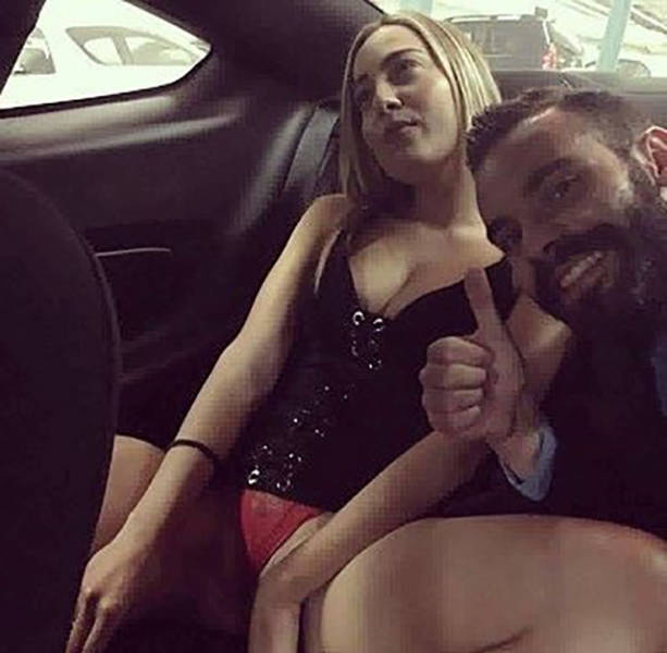 Итальянской модели придется выполнить оральный секс Итальянской модели придется выполнить оральный секс