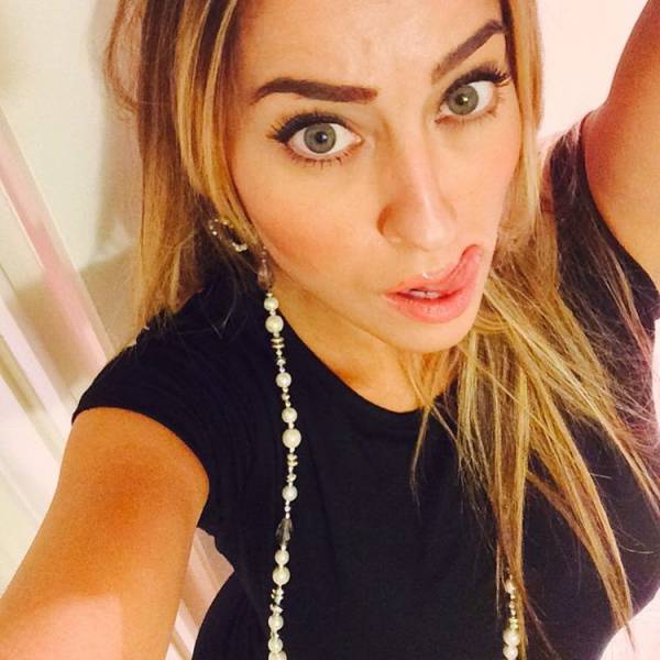 Итальянской модели придется выполнить оральный секс Итальянской модели придется выполнить оральный секс