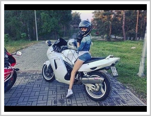 Тёлочки на мотоциклах выглядят очень соблазнительно