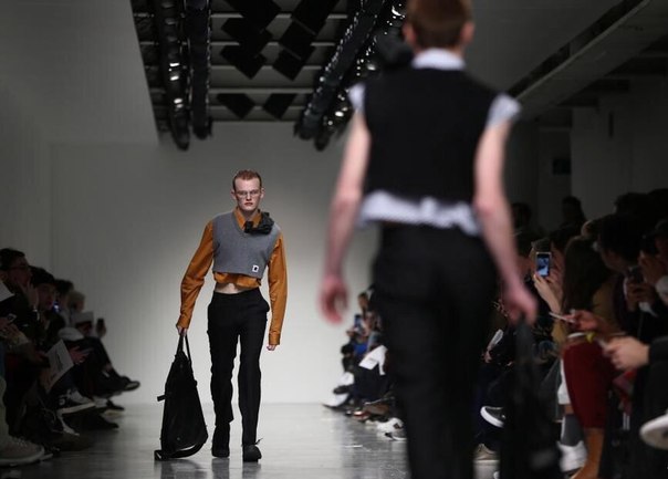 Это кадры из Лондона, с показа "Мужская мода 2017"