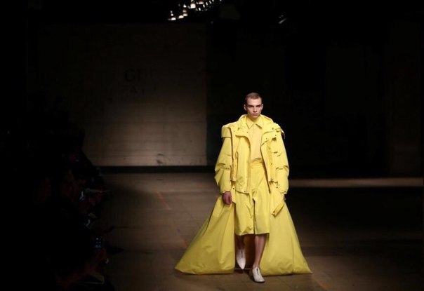 Это кадры из Лондона, с показа "Мужская мода 2017"