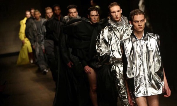 Это кадры из Лондона, с показа "Мужская мода 2017"