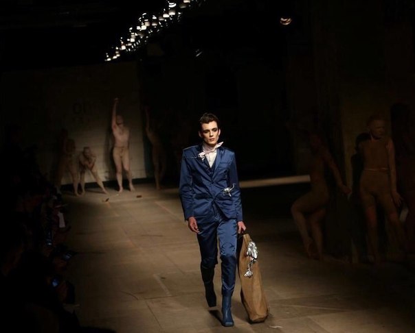 Это кадры из Лондона, с показа "Мужская мода 2017"