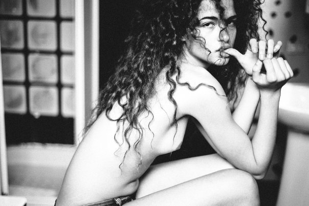 Кьяра Шельси топлес - фото Emanuele Ferrari