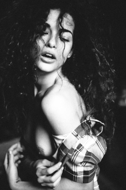 Кьяра Шельси топлес - фото Emanuele Ferrari