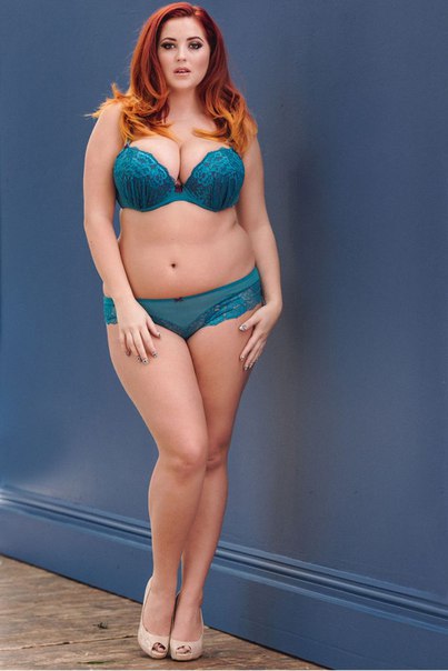 Люси Коллетт обнажила свою огромную грудь для Page 3