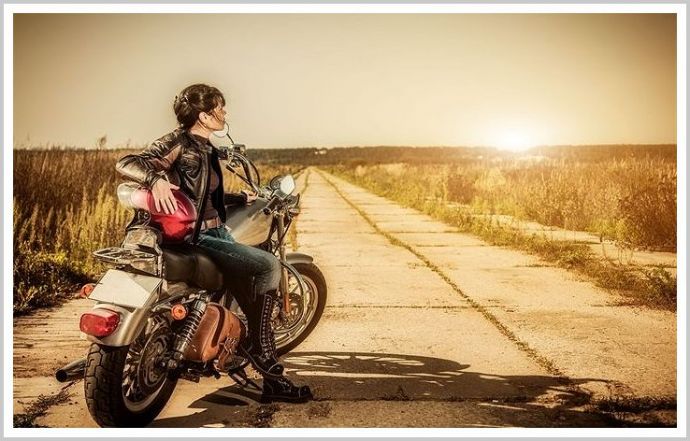 Тёлочки на мотоциклах выглядят очень соблазнительно