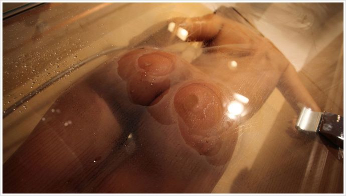 Блондинки и брюнетки в душе раскрывают всю сексапильность