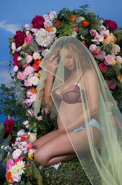 Беременная двойней Beyonce в новой фотосессии