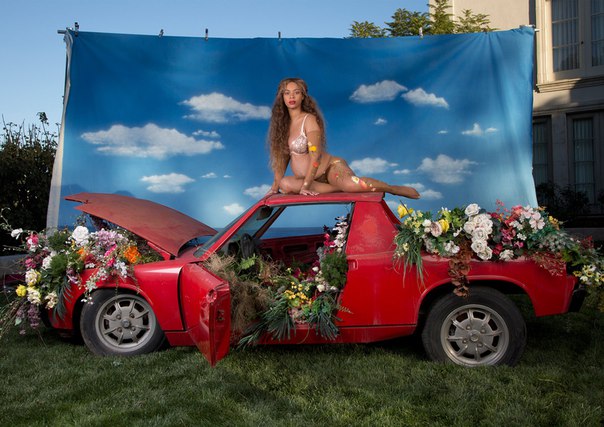 Беременная двойней Beyonce в новой фотосессии