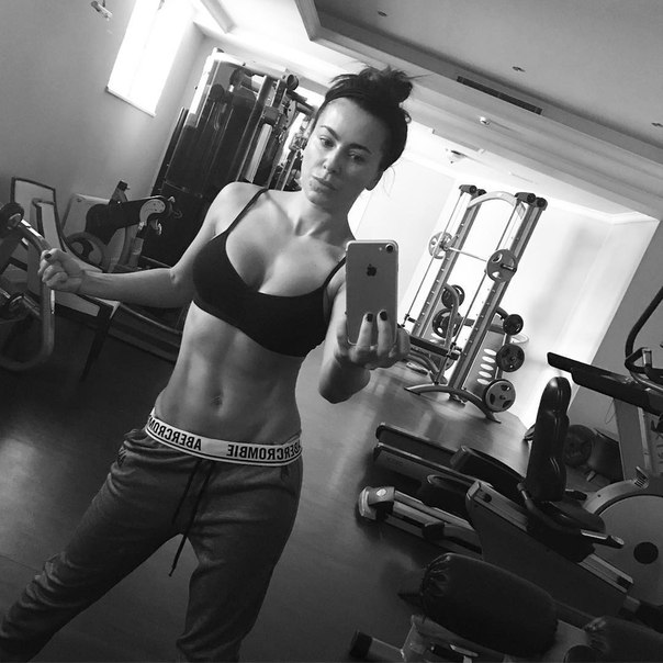 Ч/Б фото Ани Лорак - Instagram