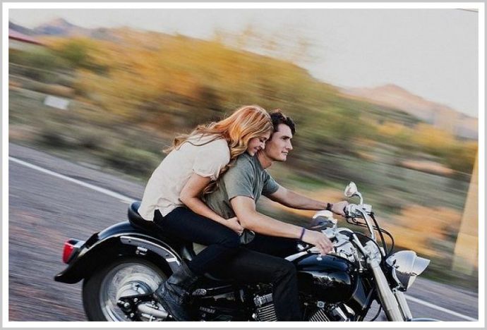 Сексуальные бабы на мотоциклах демонстрируют прекрасные формы