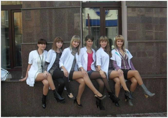 В больнице сексапильные медсестры в униформе возбуждаются