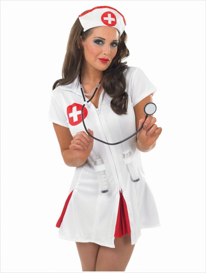 В больнице сексапильные медсестры в униформе возбуждаются