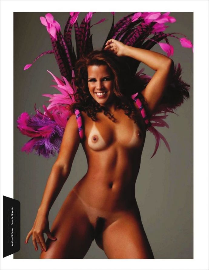 Девушки Бразилии показывают аппетитные сиськи на открытом воздухе