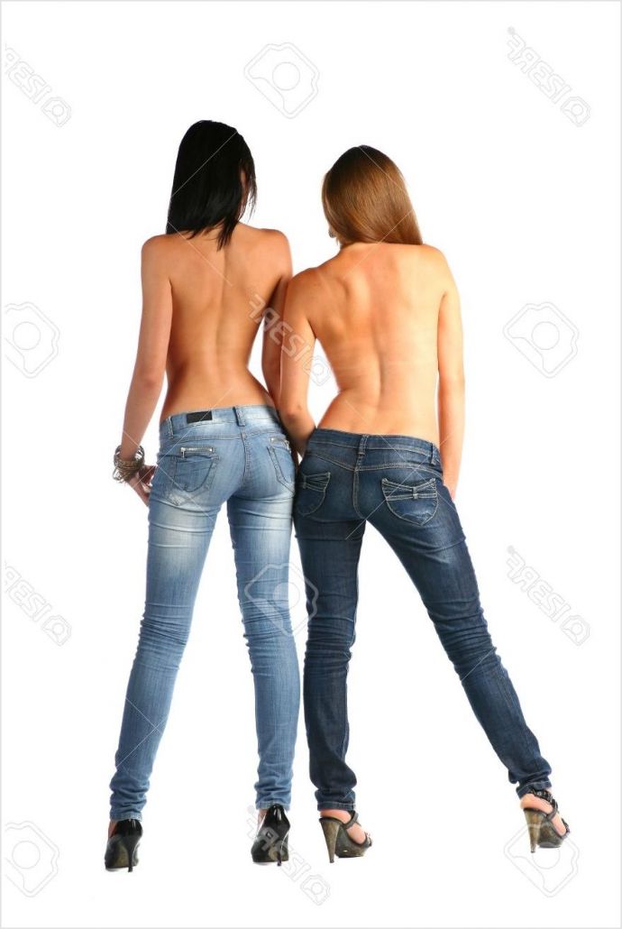 Стройные девушки эротично позируют в джинсах и с пошлыми желаниями