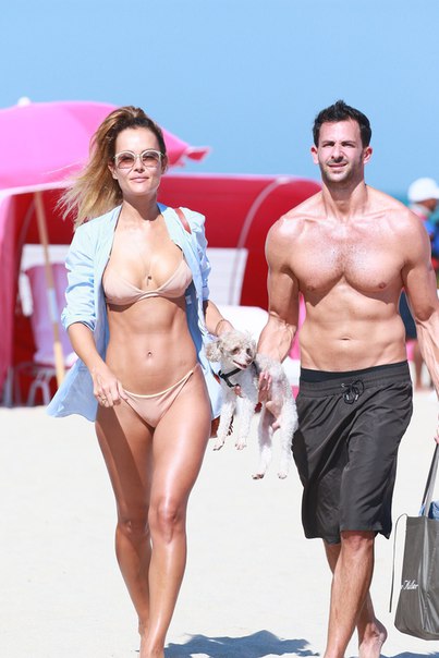 Natalia Borges на пляже в Майами, 10/03/2017