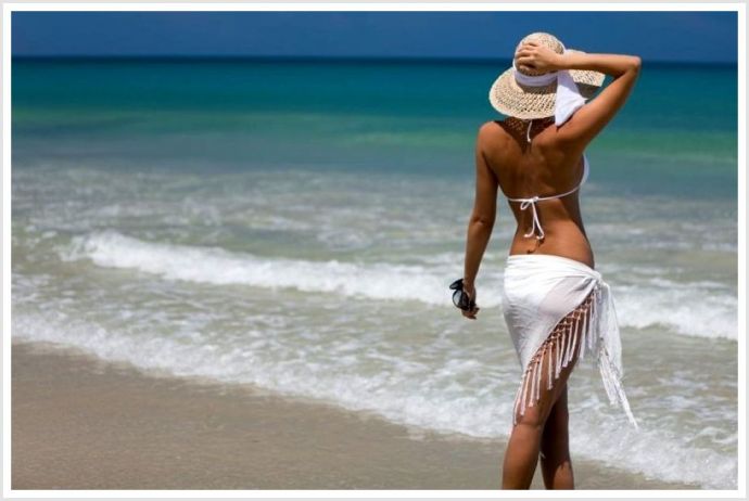 Симпатичные суки в бикини разводят на секс прямо на пляже