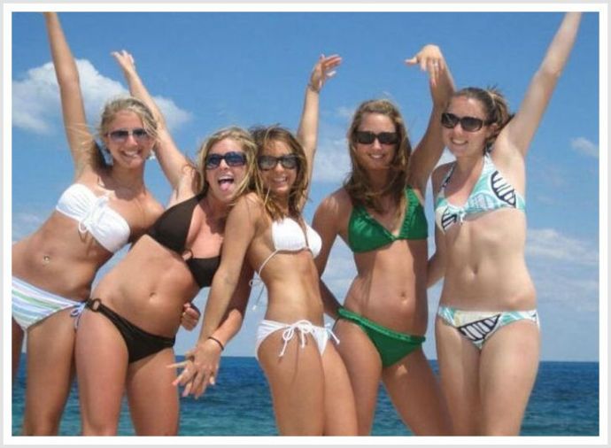 Симпатичные суки в бикини разводят на секс прямо на пляже