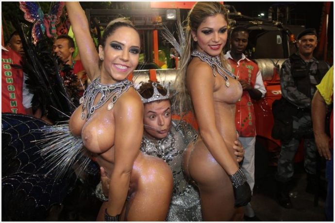 Шикарные красотки из Бразилии демонстрируют упругие титьки