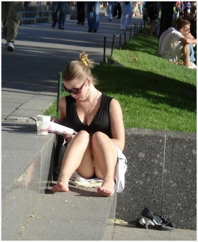 Засветы сексапильных девушек в общественном месте