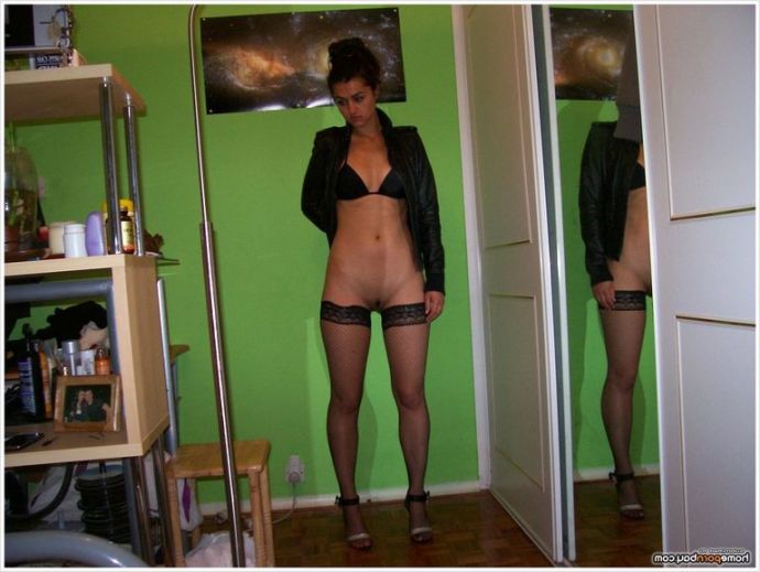 Девушки из Грузии показывают натуральные титьки и милую улыбку