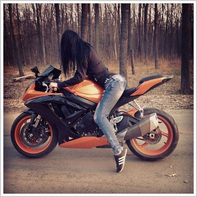 Гламурные барышни на мотоциклах выглядят сексуально