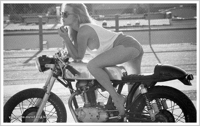 Гламурные барышни на мотоциклах выглядят сексуально