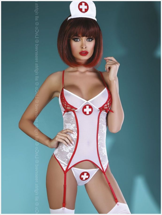Сексапильные медсестры в униформе показывают упругие задницы