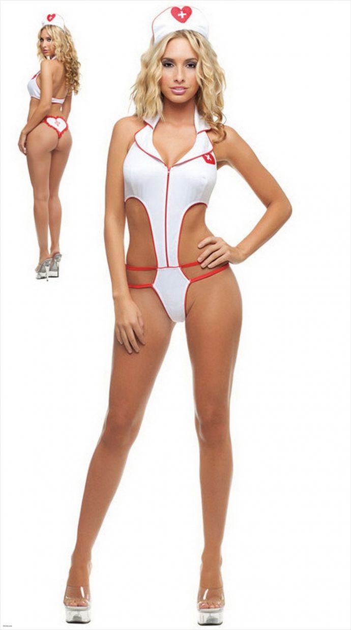 Сексапильные медсестры в униформе показывают упругие задницы